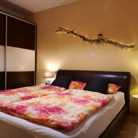 Mit Pool Und Gemütlicher Grillecke Apartamento Ližnjan